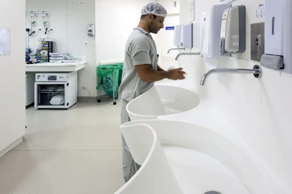 clinics and hospitals in Uae